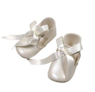 Cuquito Baby Girl Shoe with Satin Bow | Ivory